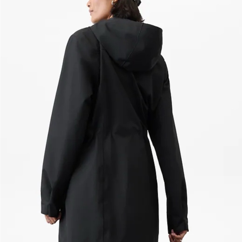 Women's Athleta Rainout Ridge rain coat - Petite Medium